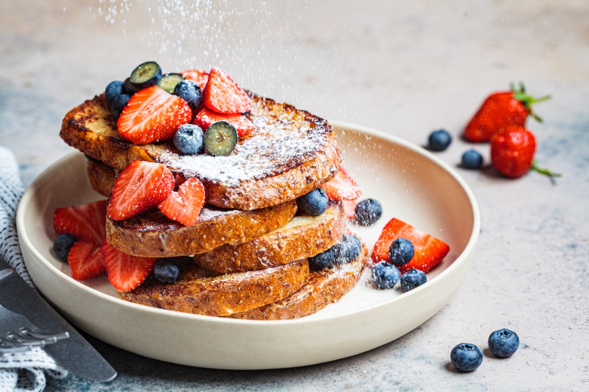tostadas francesas con frutos rojos