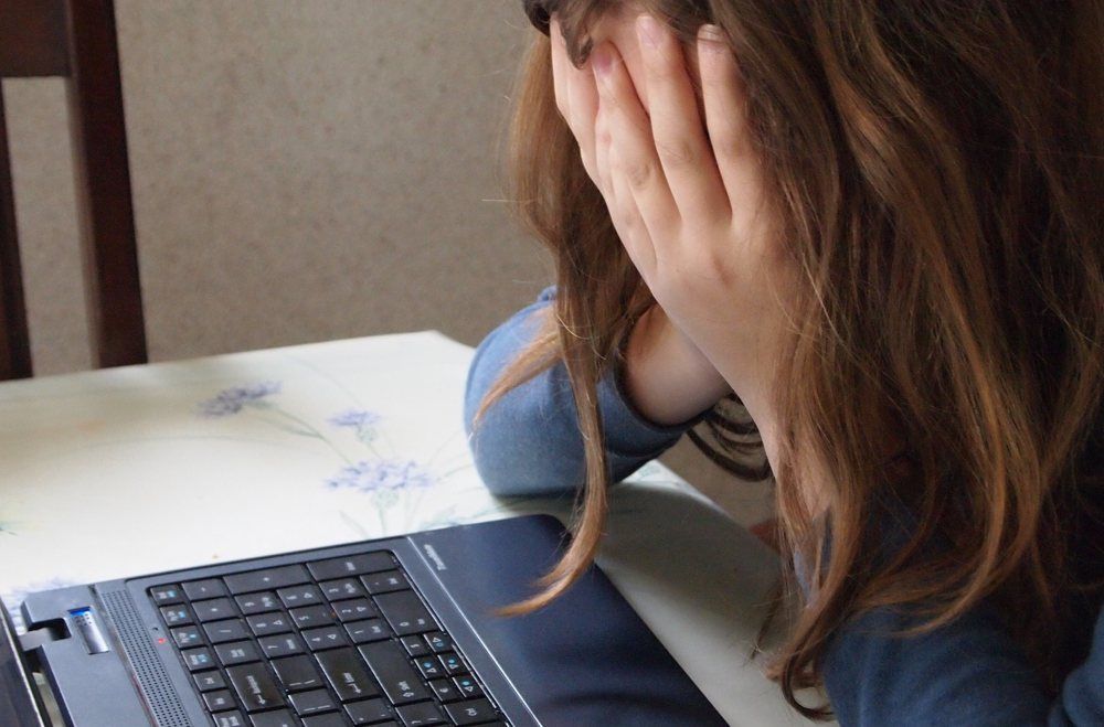 Cómo denunciar el ciberacoso en las redes sociales | Consumer