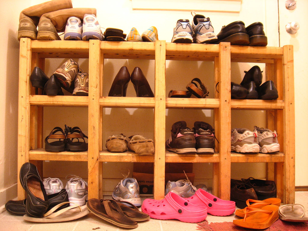 Muebles zapateros, mantener el orden y proteger el calzado