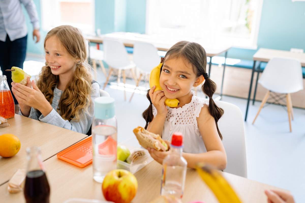 Descarte Personalmente Paraíso Aprender a comer en la escuela: comedores y aulas | Consumer