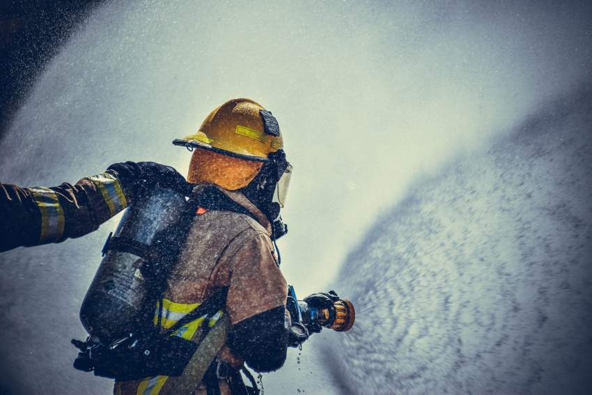Por qué cobran bomberos