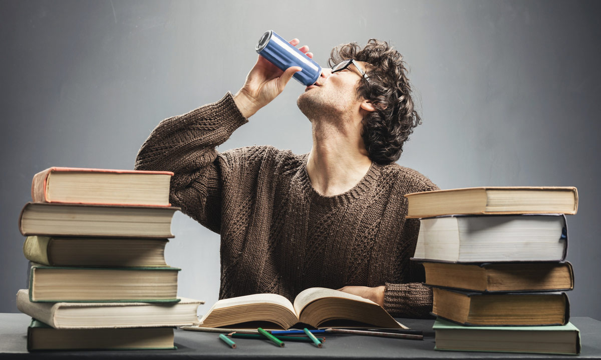 tomar bebidas energéticas para estudiar