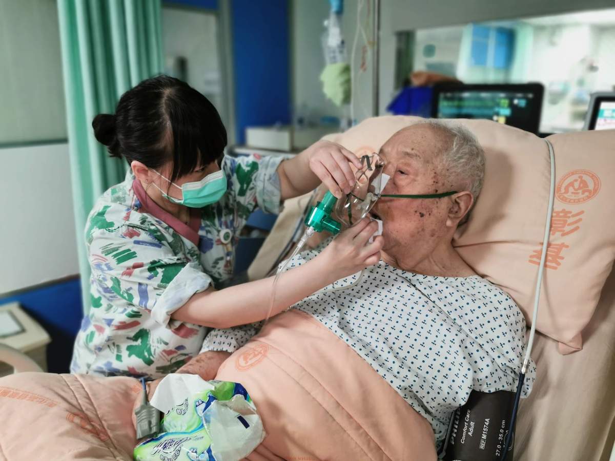 atención sanitaria personas mayores