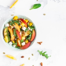 Ensaladas que combinan frutas y hortalizas