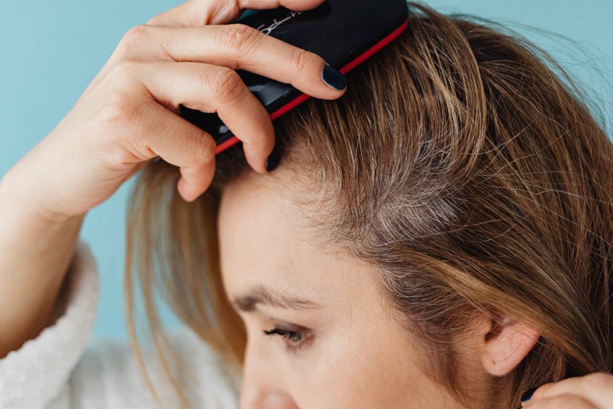 mujer caída cabello