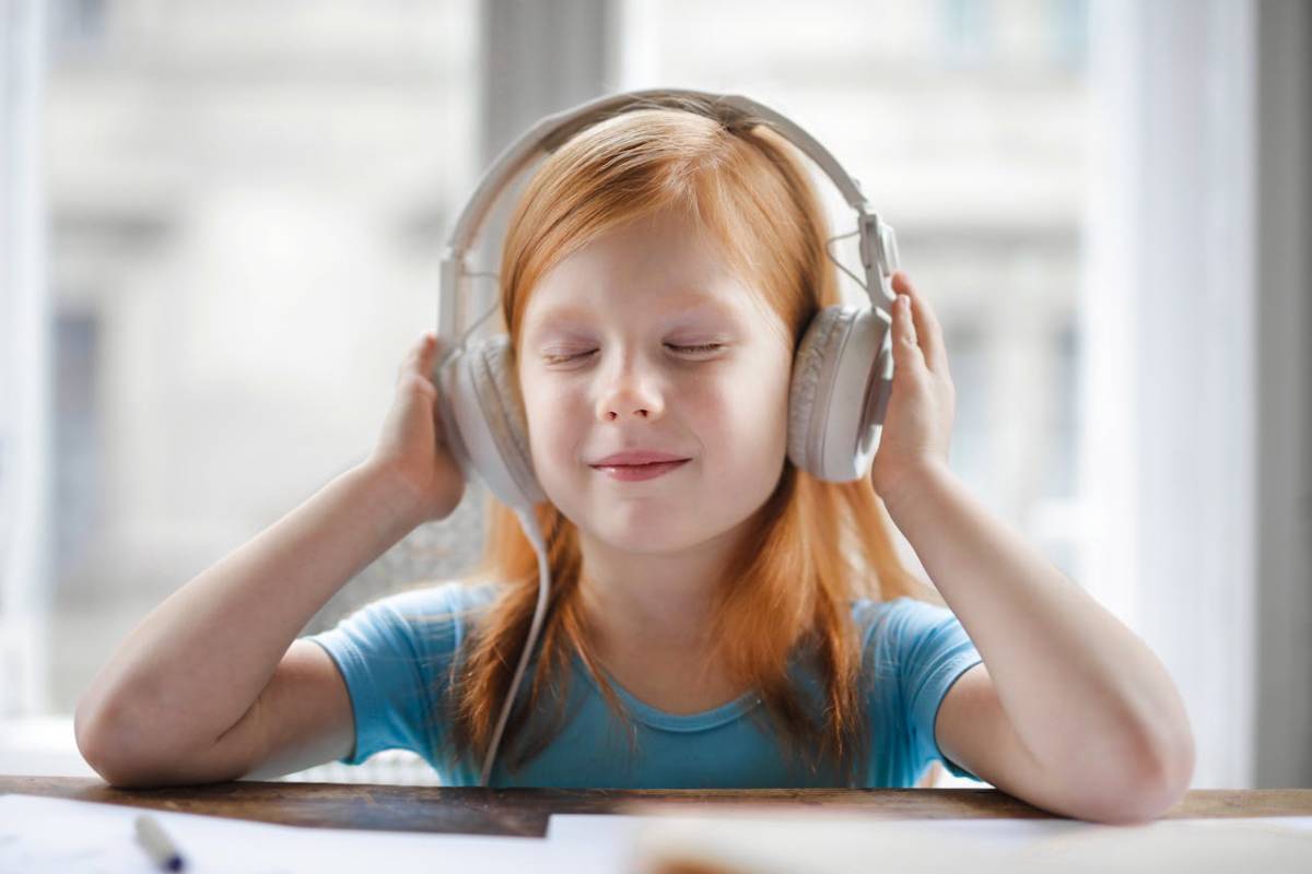cascos niña salud oídos