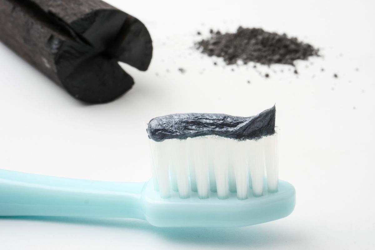 carbón activado para blanquear los dientes