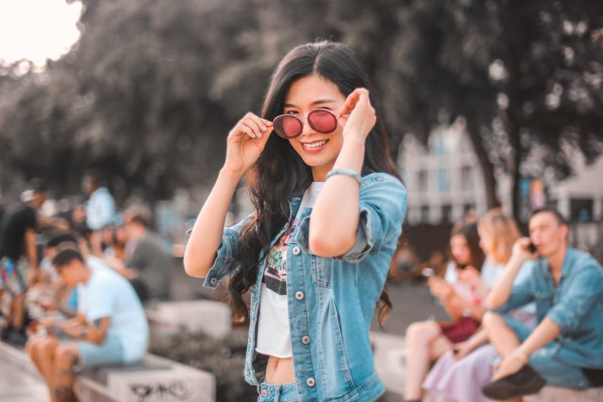 gafas con cristal rojo
