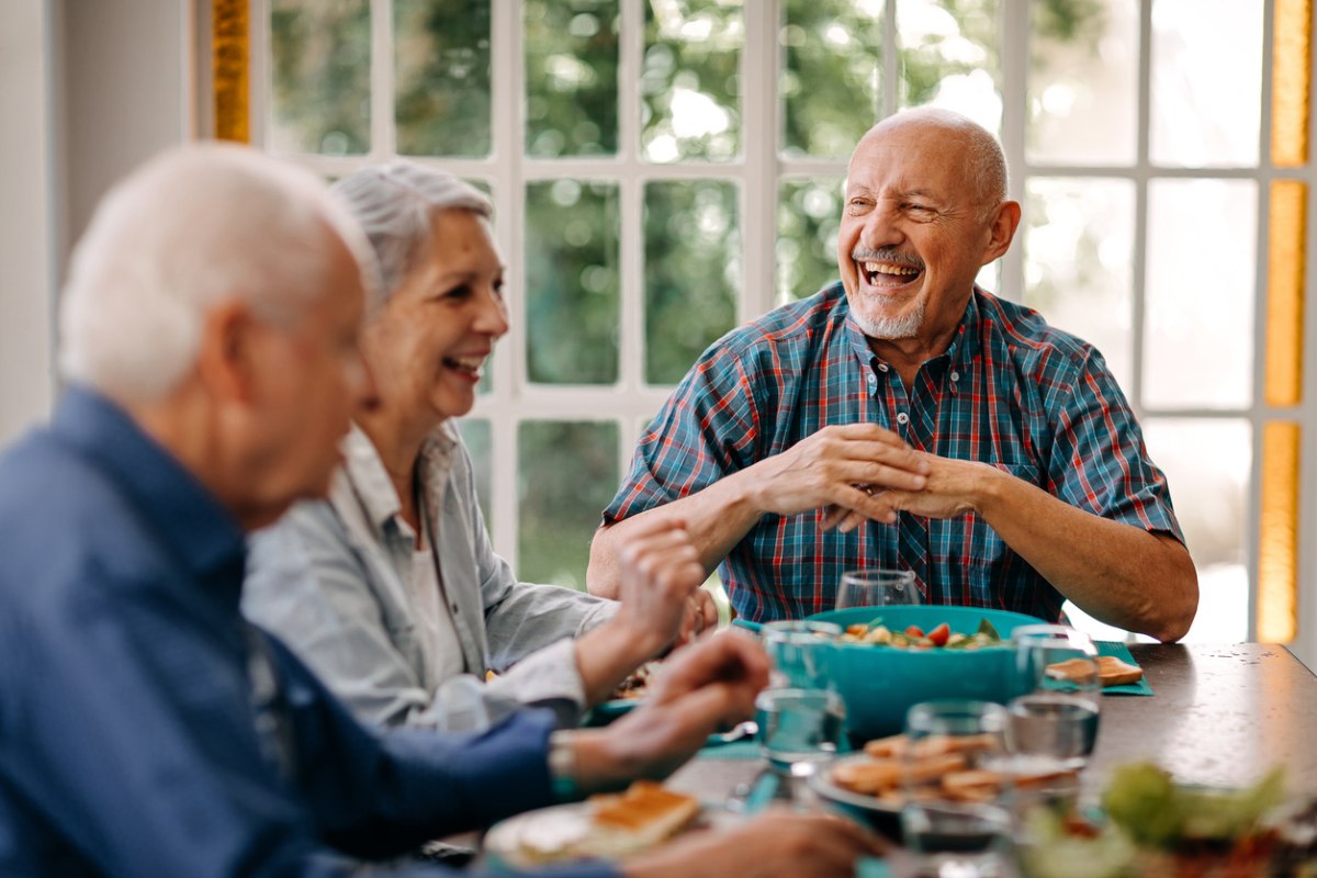 disfrutar de la comida en la tercera edad