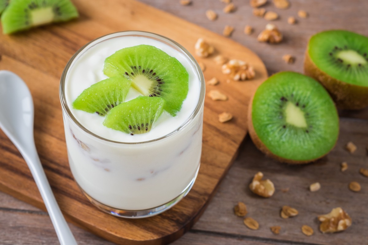 kiwi con yogur