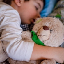 lavar juguetes para evitar alergia