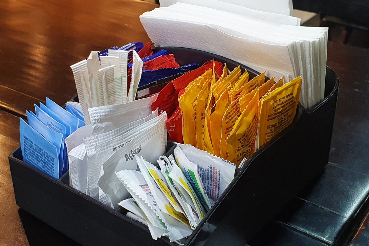 envases y sobres de papel en restaurantes