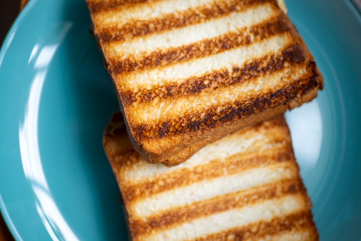pan blanco tostado acrilamida