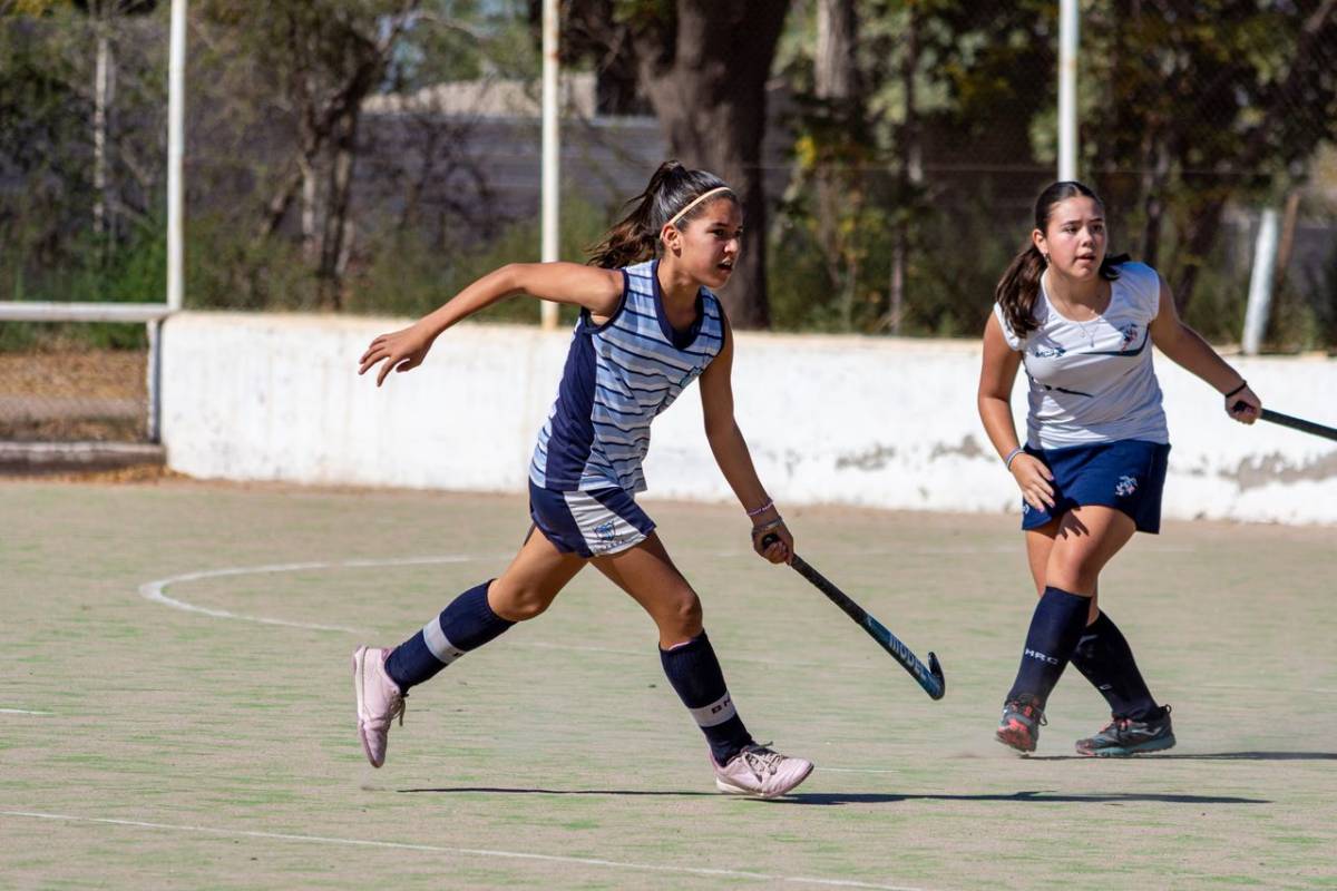 practicar hockey hierba