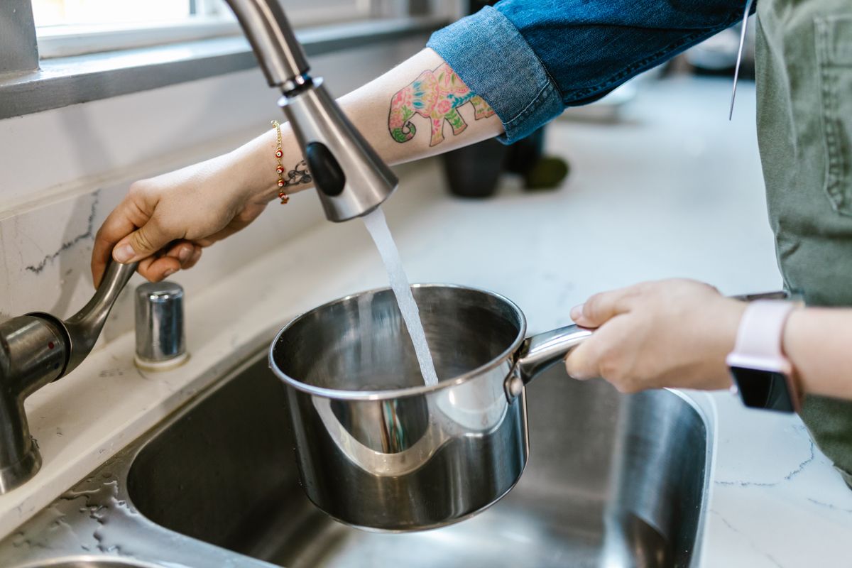 cocinar con agua caliente del grifo