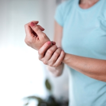 cómo afecta la artritis reumatoide a las articulaciones