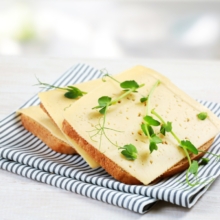 nutrientes del queso en lonchas
