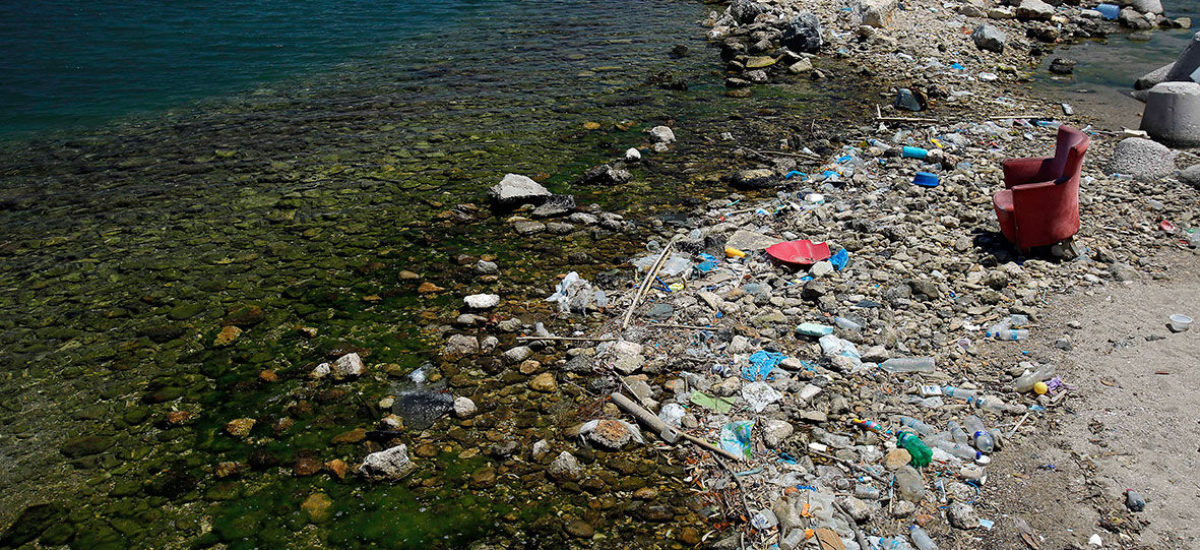 Img plastico playa grecia