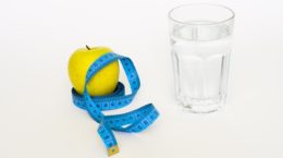 dieta adelgazar agua fruta cinta metrica