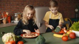 preparar comida familia