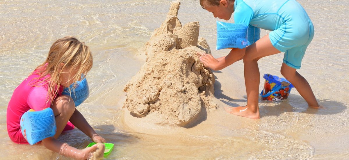 castillo de arena juego verano