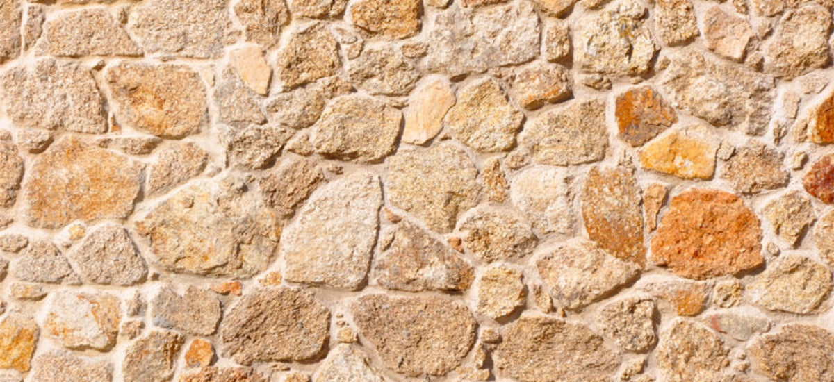 Decorar las paredes imitando la piedra