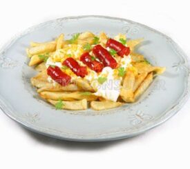 Patatas con huevos fritos y chistorra
