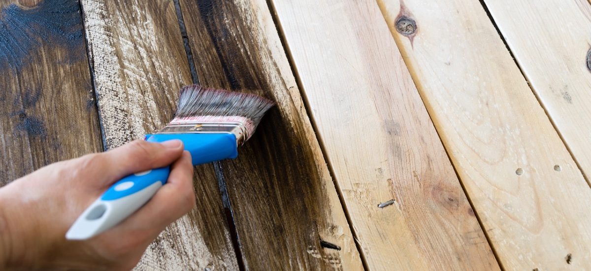 preparar madera antes de pintar
