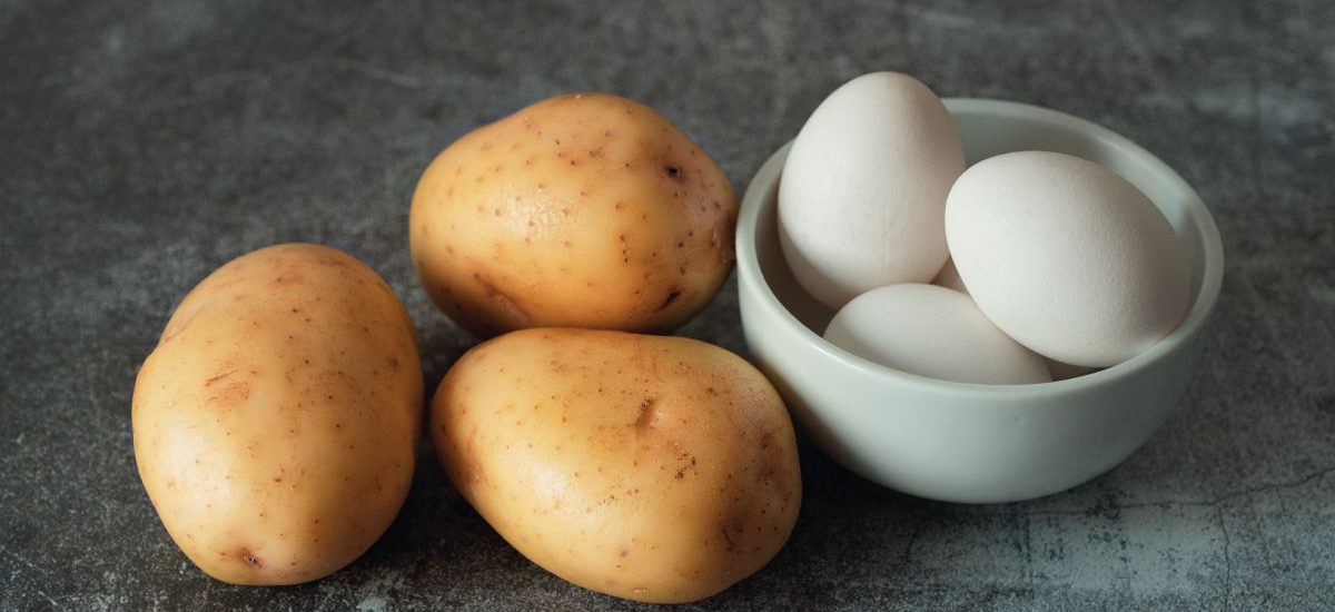 por qué no debes cocer juntos huevos y patatas