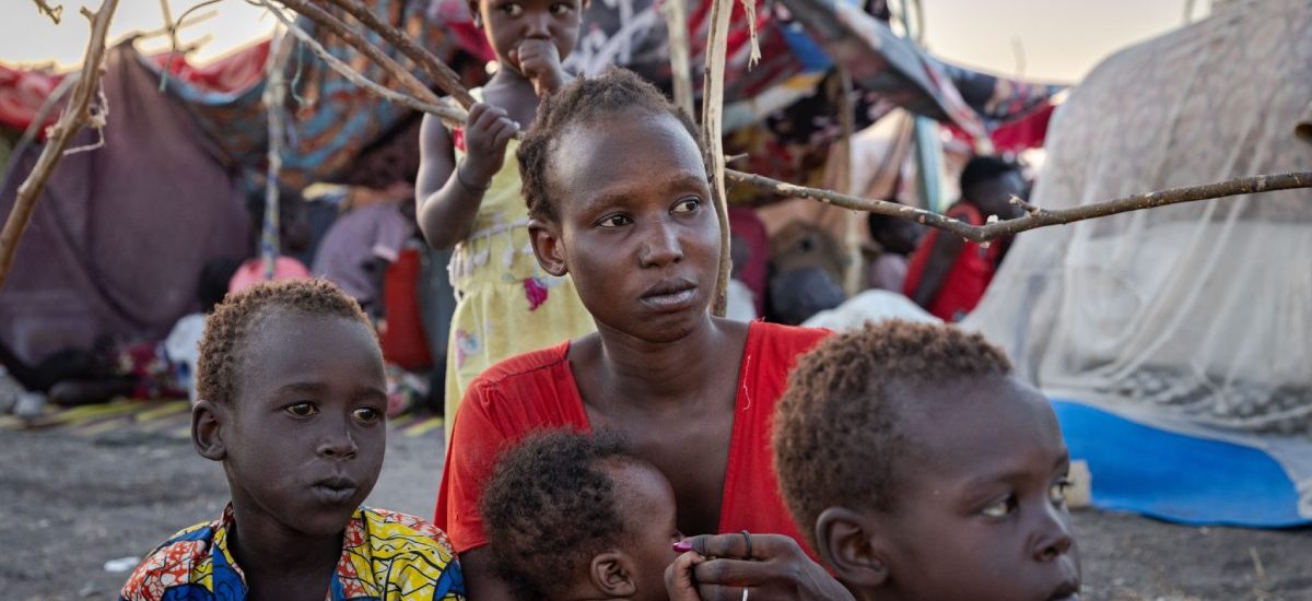 Personas que huyen de la violencia en Sudán