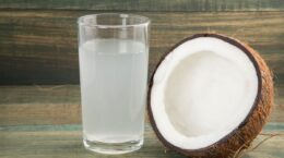 propiedades del agua de coco