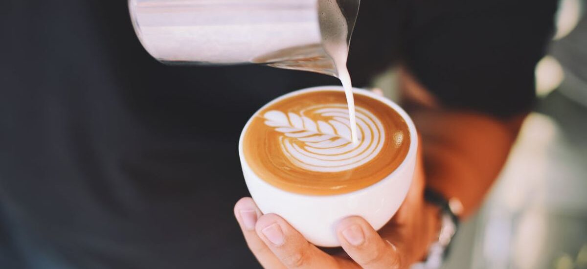 cómo se hace el latte art