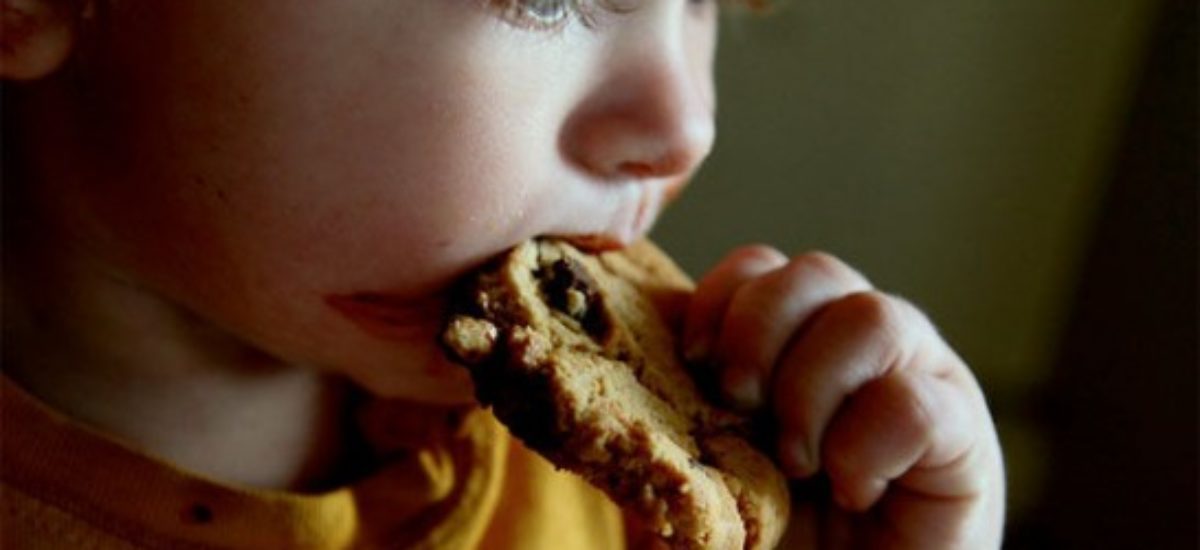 Img nene comiendo