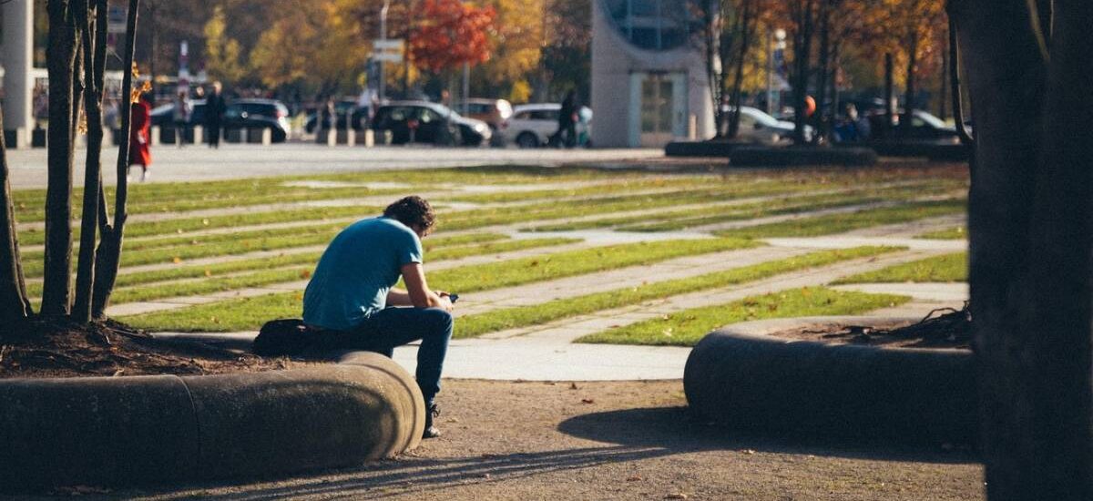 jardín lluvia hombre parque