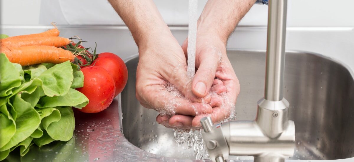 prevención de contaminación alimentaria en la cocina
