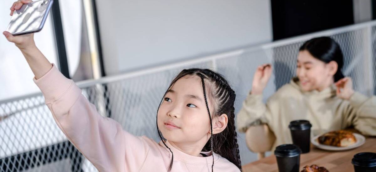 menores pantallas restaurante