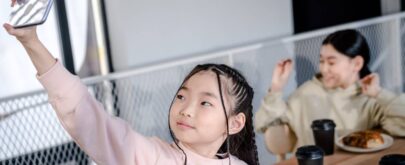 menores pantallas restaurante