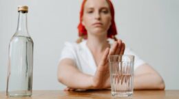 joven no quiere alcohol