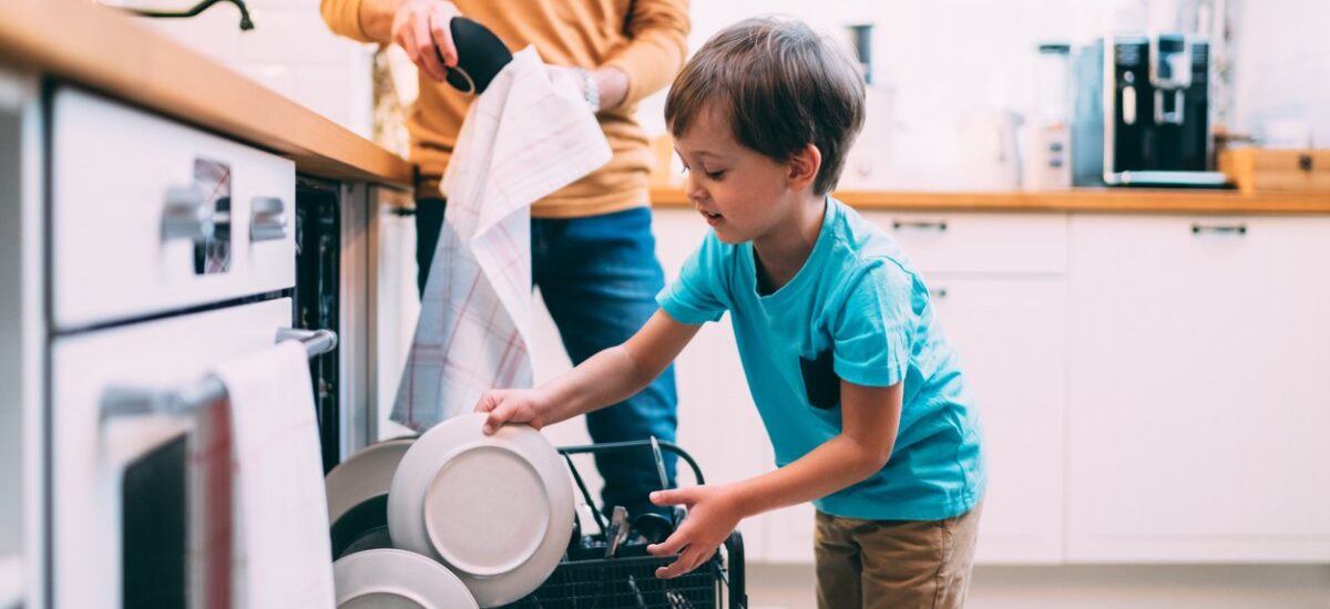 lavavajillas-tensioactivos detergentes de lavavajillas y alergias infantiles