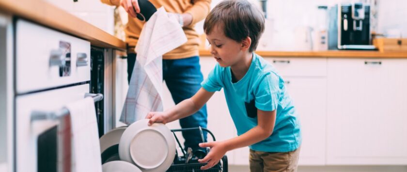 detergentes de lavavajillas y alergias infantiles