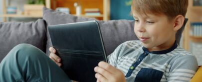 uso tableta pantallas infancia