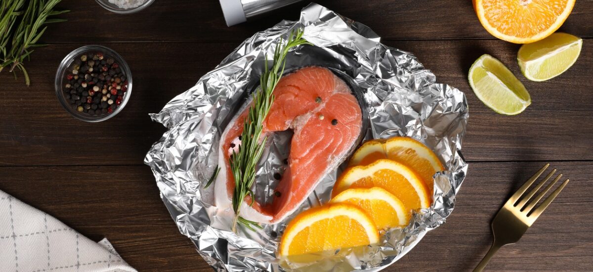 papel de aluminio en contacto con alimentos