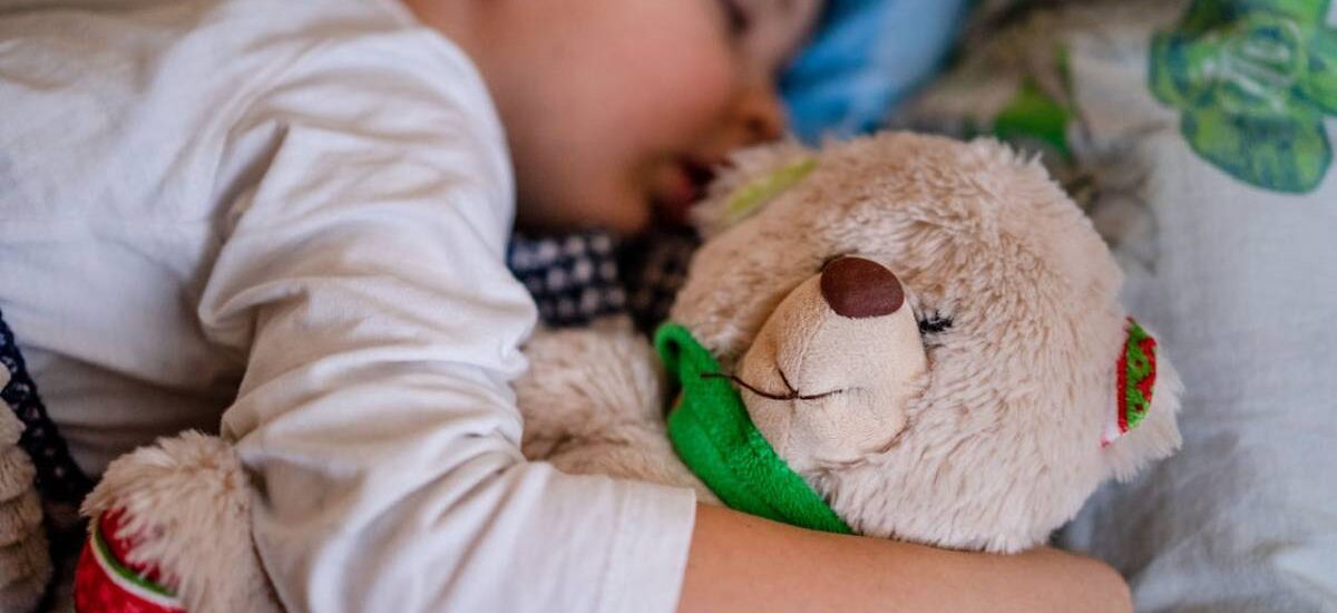 lavar juguetes para evitar alergia