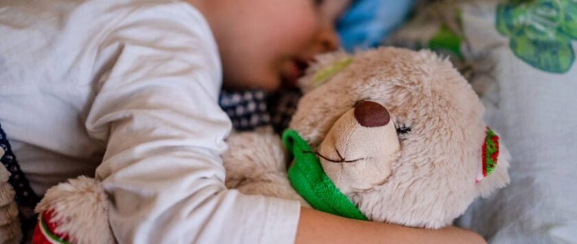 lavar juguetes para evitar alergia