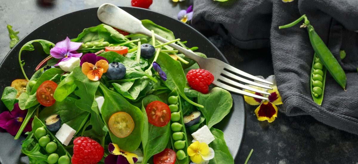 flores comestibles en primavera