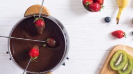 fondue de frutas y chocolate