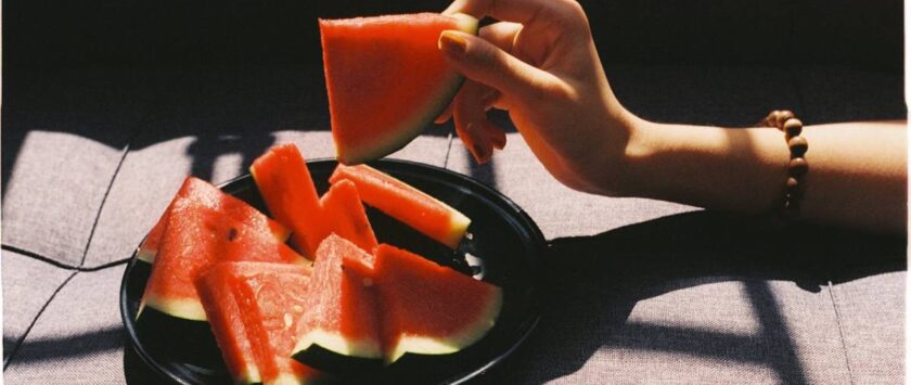 fruta con agua para el calor