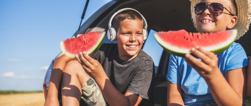 comer saludable en un viaje en coche