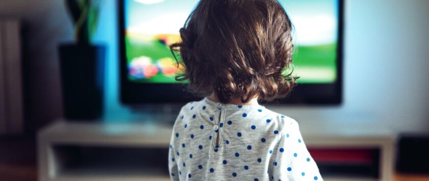 prohibir publicidad de alimentos insanos dirigida a la infancia