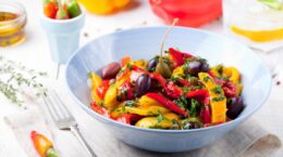 ensalada de pimientos y aceitunas